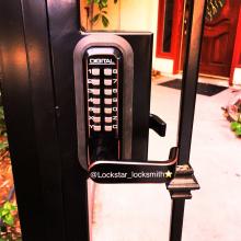 lockstar locksmith car unlocking 